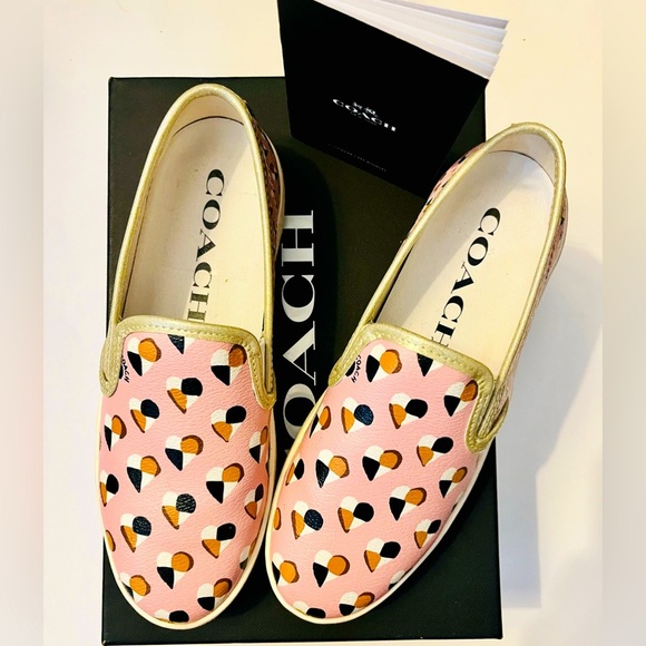 COACH BLUSH LEATHER SLIP ON HEARTS 💕 NWT Size 7 - Picture 1 of 5